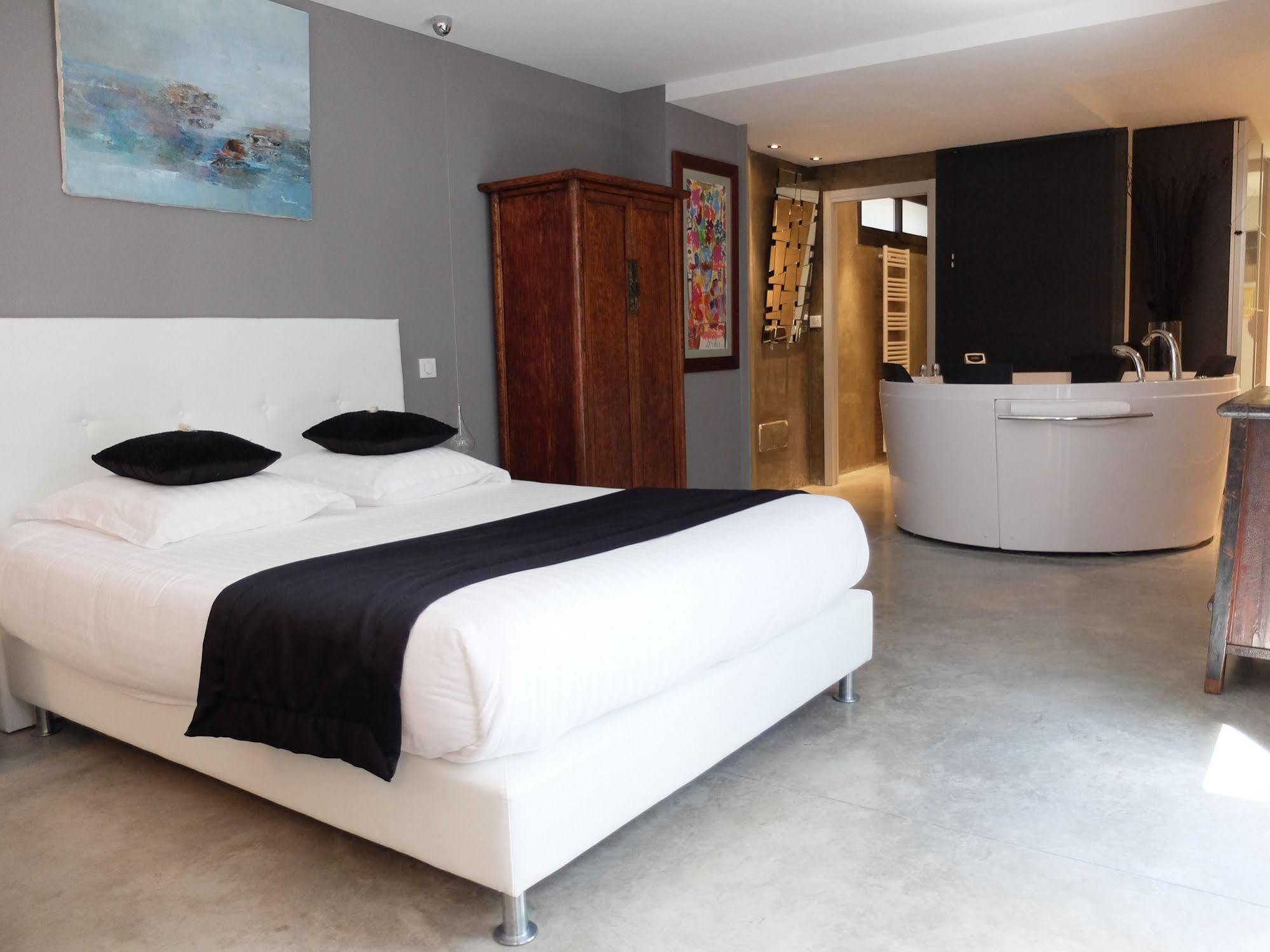 Be Loft Pool & Avignon