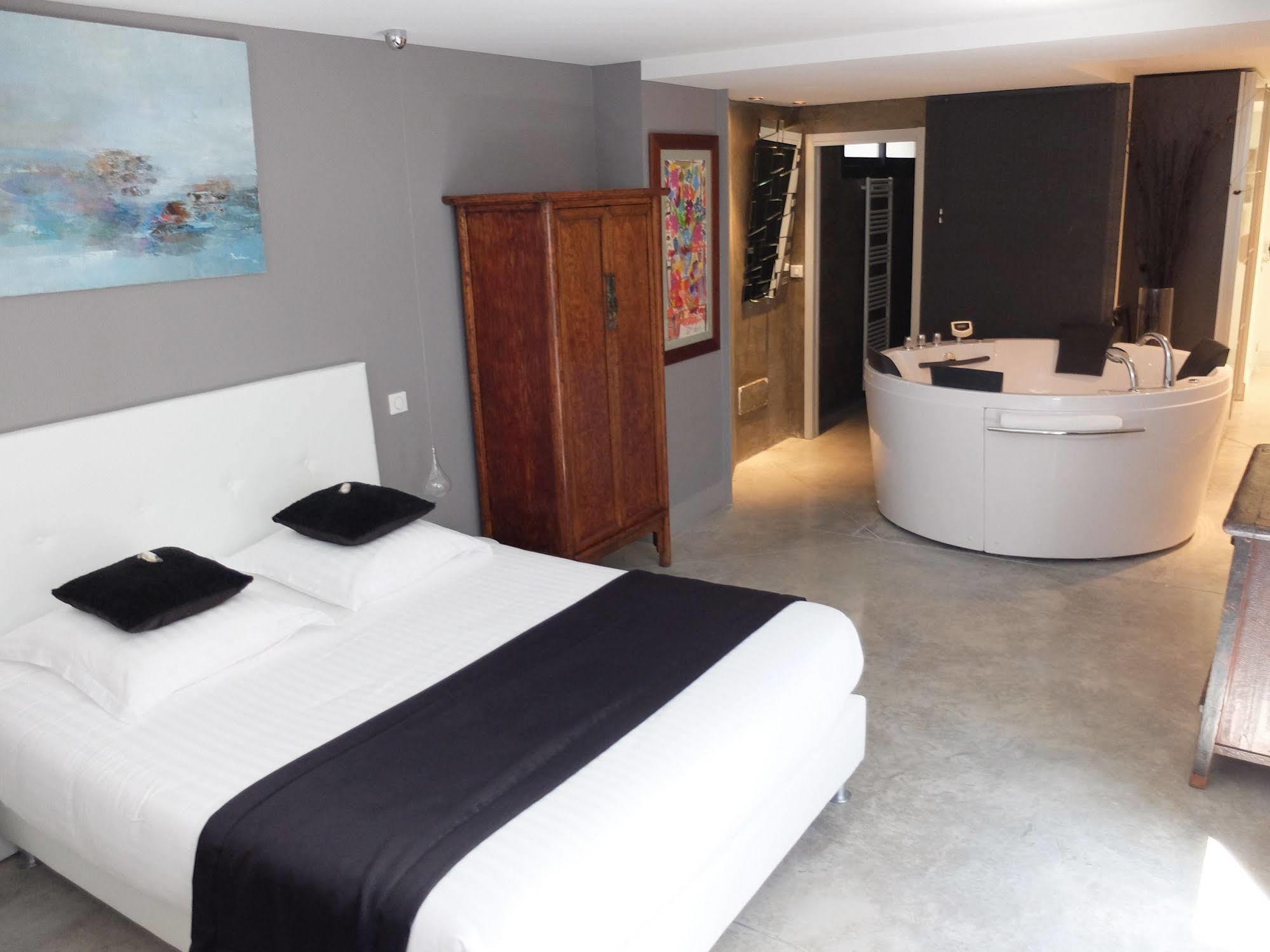 Be Loft Pool &