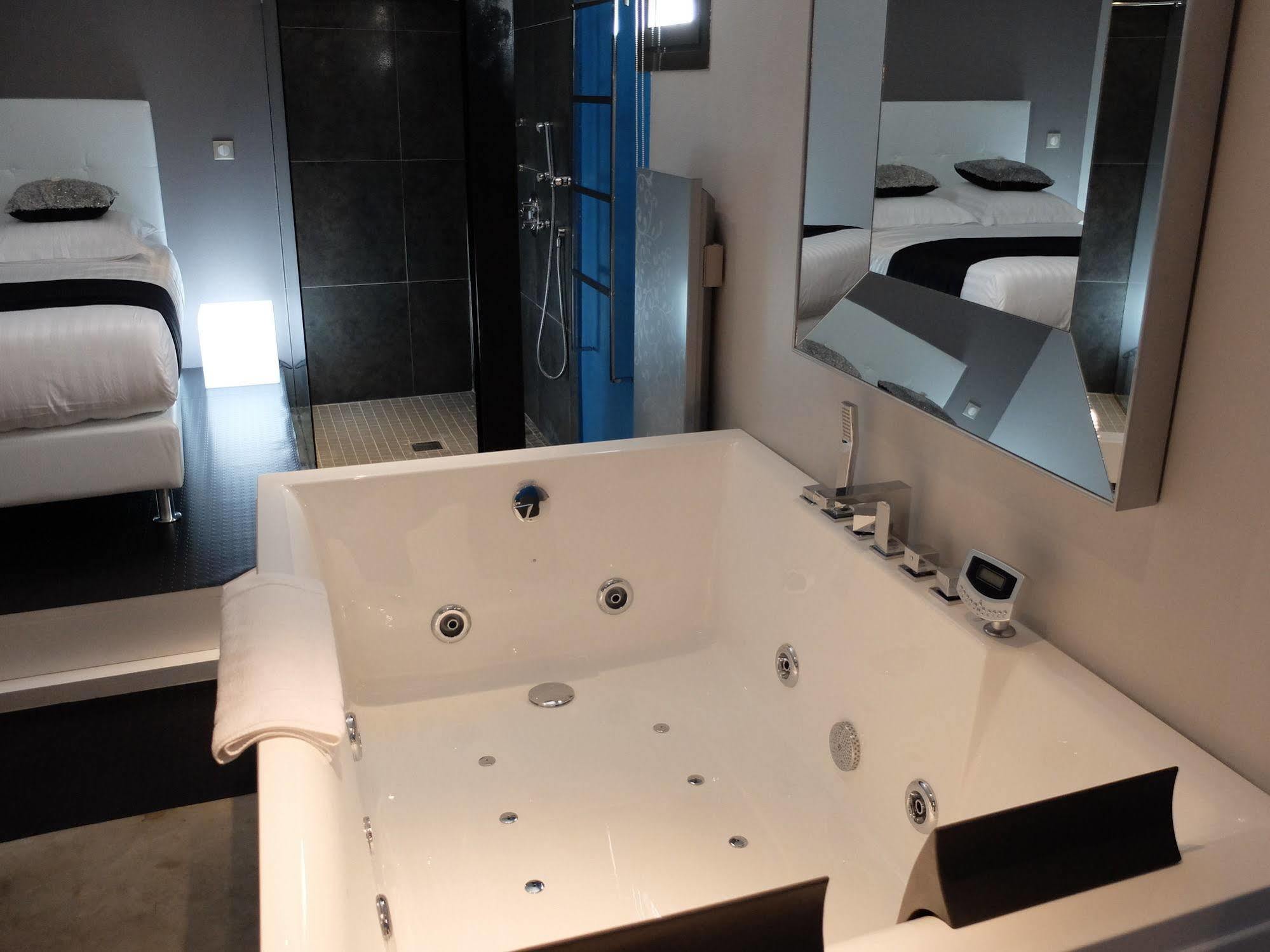 Be Loft Pool & 2* Avignon